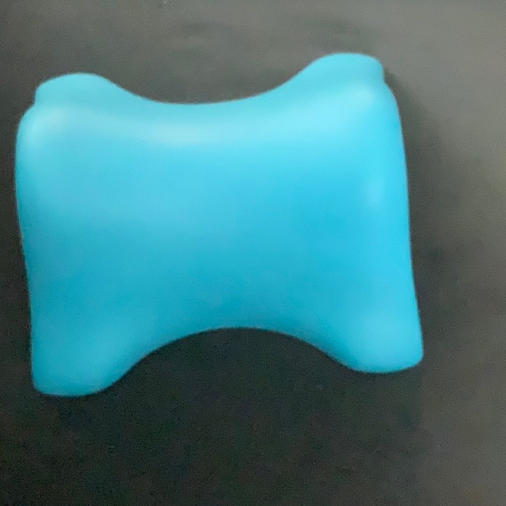 Cervical traction pillow